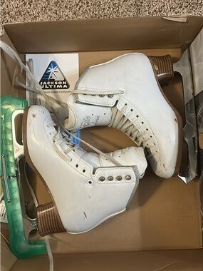 Jackson Elle girls figure skates